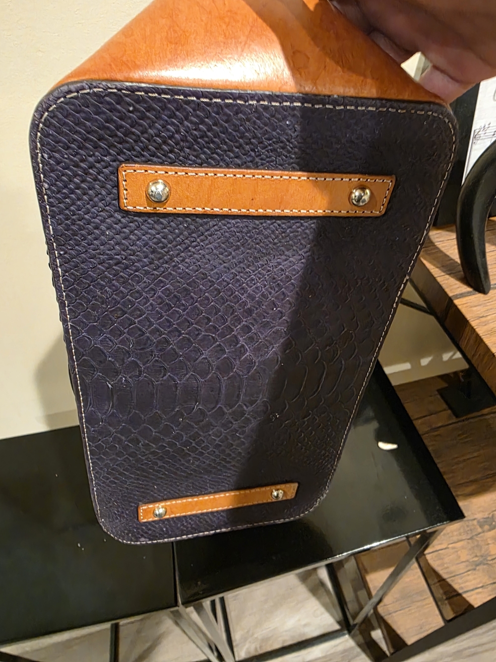 Satchel - Picture 3 of 8